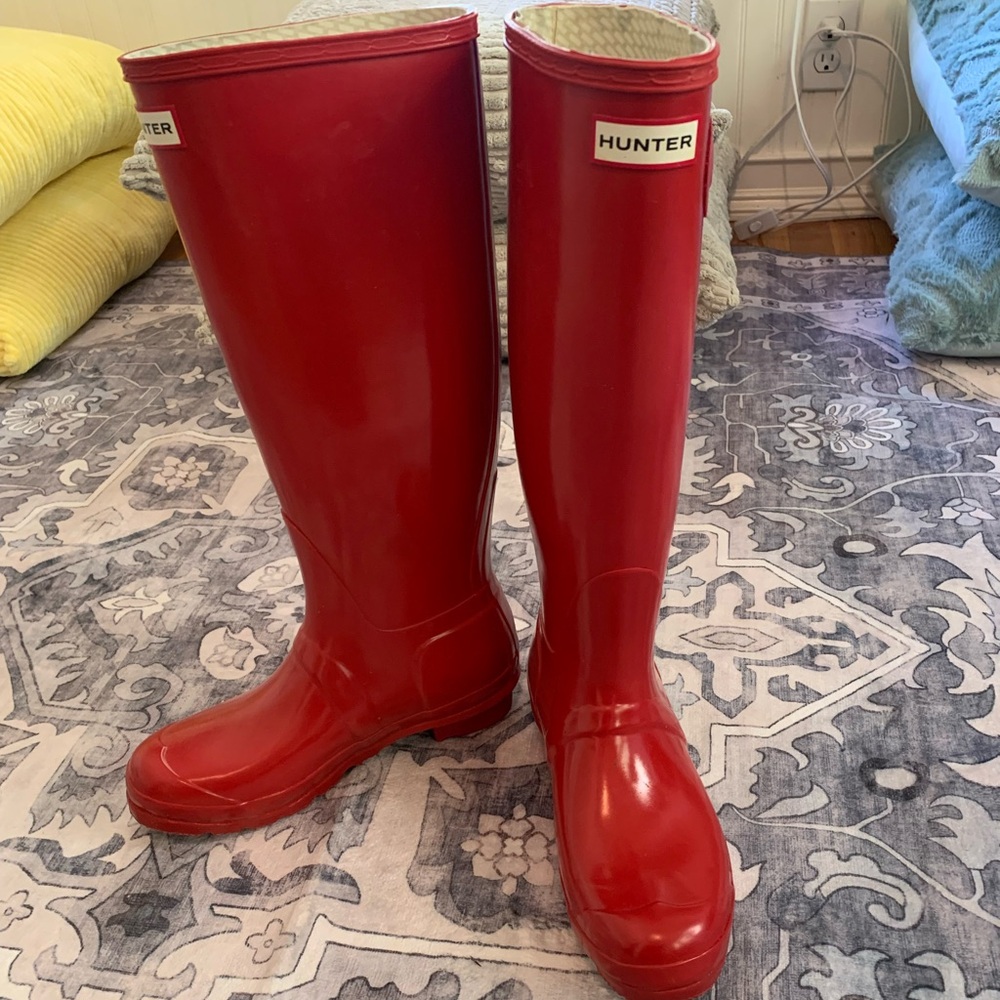 Hunter Tall Glossy Red Size 8